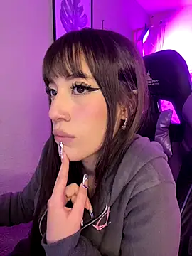 IIsacherry online show from November 29, 2025, 3:01 pm