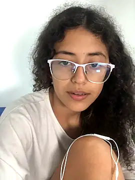 Lucris0304 online show from November 25, 2025, 7:19 am