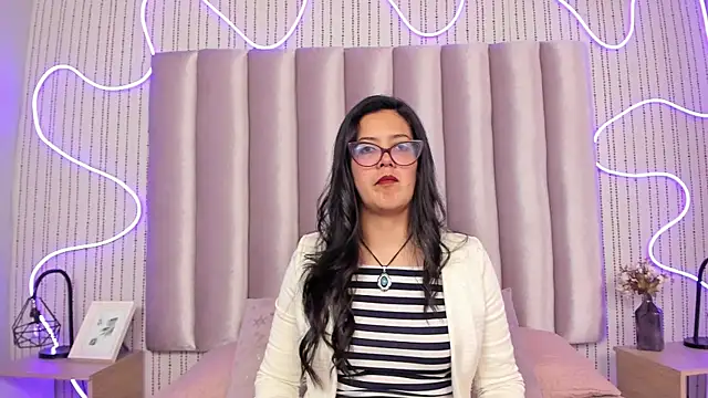 Snapshot of TAMARALEWISMD chatting on December 4, 2025, 4:11 am TAMARALEWISMD online show from December 4, 2025, 4:11 am