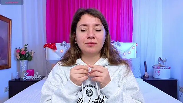 Leona Rae online show from December 19, 2025, 7:33 am