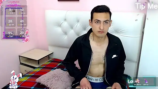 xxxstrongerboyxxx online show from November 25, 2025, 8:09 pm