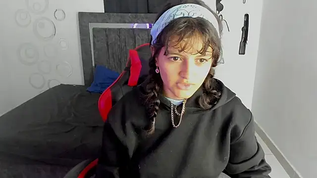 Mia and Kenai online show from December 1, 2025, 12:28 pm