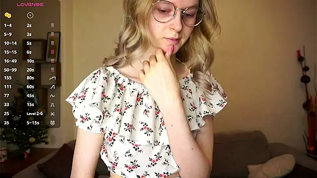 Snapshot of ToyaPletz chatting on February 10, 2026, 7:35 pm ToyaPletz online show from February 10, 2026, 7:35 pm