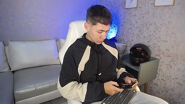 LoganFoster  online show from January 6, 2026, 8:24 pm