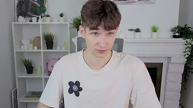 Snapshot of Maxwellchiik chatting on November 26, 2025, 12:38 pm Maxwellchiik online show from November 26, 2025, 12:38 pm