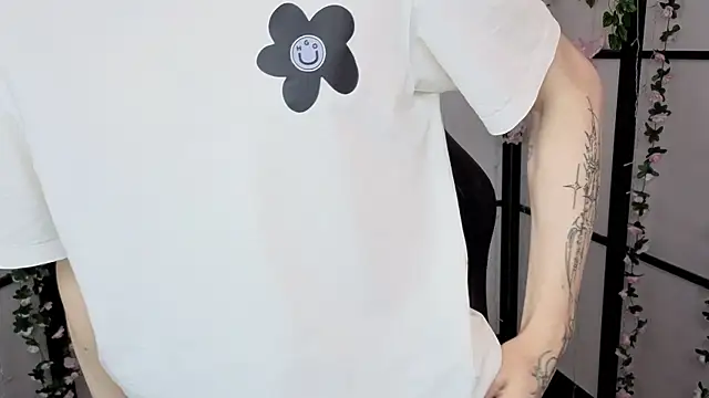 Snapshot of Maxwellchiik chatting on November 29, 2025, 8:42 pm Maxwellchiik online show from November 29, 2025, 8:42 pm