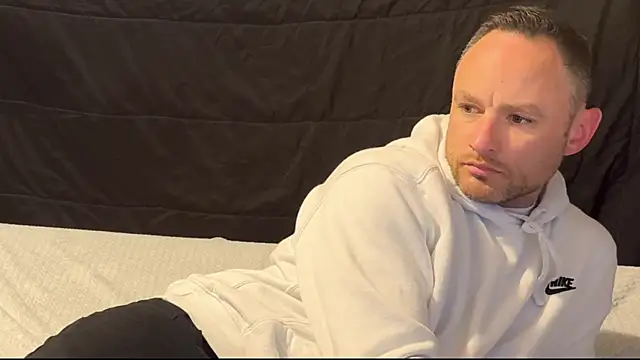 famous1tad online show from April 21, 2026, 10:11 am