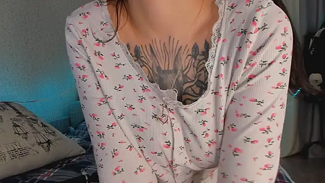 Snapshot of SakuraVibe chatting on November 26, 2025, 3:34 pm SakuraVibe online show from November 26, 2025, 3:34 pm