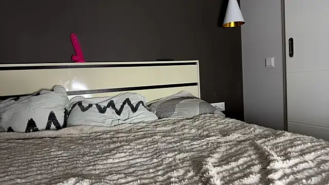 stellaqt online show from December 15, 2025, 3:51 pm