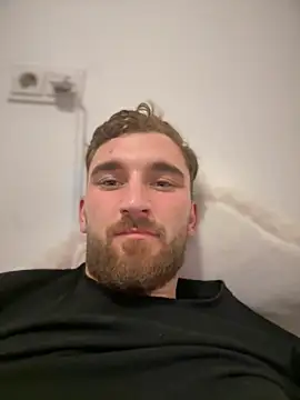 Snapshot of HotGuy200 chatting on November 23, 2025, 5:45 pm HotGuy200 online show from November 23, 2025, 5:45 pm