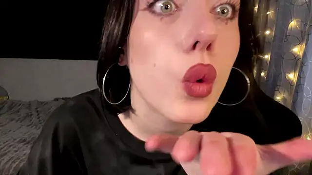 Snapshot of Meowluly chatting on February 9, 2026, 12:52 am Meowluly online show from February 9, 2026, 12:52 am