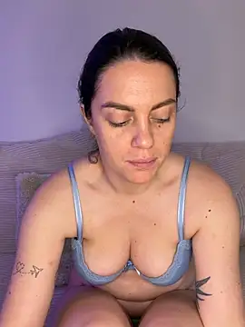 laraslittlesecrett online show from February 12, 2026, 10:04 am