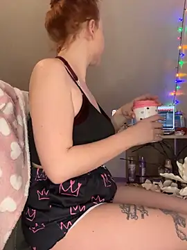 Snapshot of Fiebie_licios chatting on February 2, 2026, 6:23 am Fiebie licios online show from February 2, 2026, 6:23 am