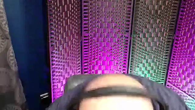 Snapshot of BigBearforCuddles chatting on December 23, 2025, 2:22 am BigBearforCuddles online show from December 23, 2025, 2:22 am