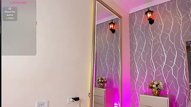 Julia rivers online show from December 2, 2025, 1:02 pm