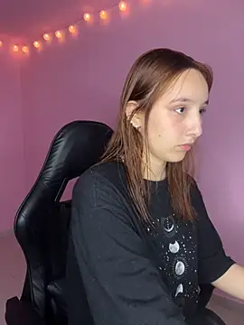 Davne  online show from December 4, 2025, 9:14 pm