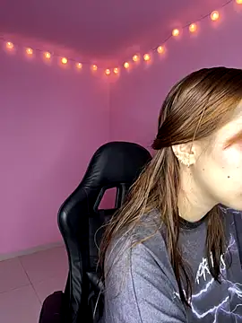 Davne  online show from December 15, 2025, 9:20 pm