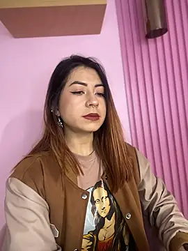 MaddieHunter online show from December 5, 2025, 1:32 pm