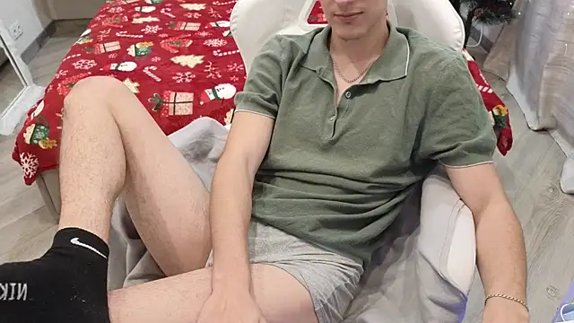 MoonlinSkinn online show from December 17, 2025, 8:08 am