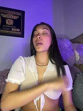 Snapshot of KarolRojas_22 chatting on February 9, 2026, 4:54 am KarolRojas 22 online show from February 9, 2026, 4:54 am