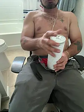 2addictivelyhorny online show from April 7, 2026, 1:57 pm