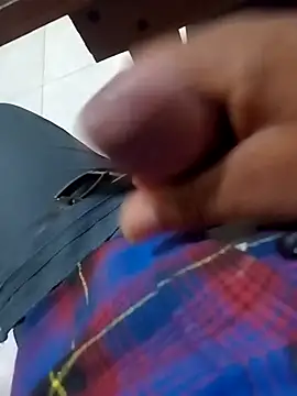 LovelyHughes online show from March 3, 2026, 12:17 am