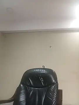 LovelyHughes online show from January 9, 2026, 2:13 pm