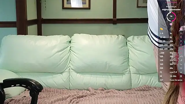 Snapshot of KiraRustle chatting on February 3, 2026, 6:22 am KiraRustle online show from February 3, 2026, 6:22 am