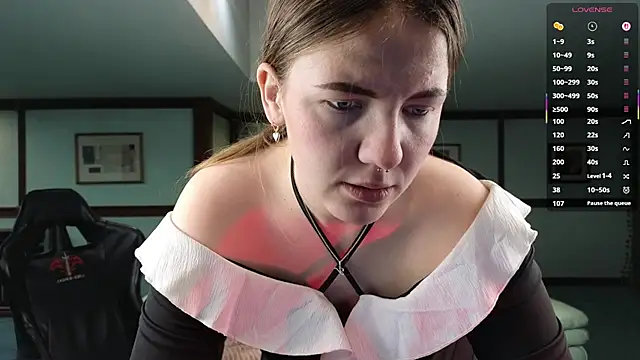 Snapshot of KiraRustle chatting on February 4, 2026, 2:39 am KiraRustle online show from February 4, 2026, 2:39 am