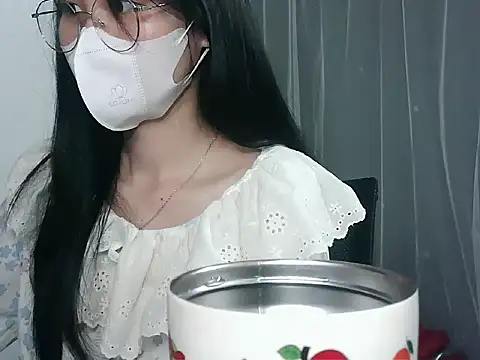 Snapshot of Nunaa18 chatting on February 3, 2026, 1:05 pm Nunaa18 online show from February 3, 2026, 1:05 pm