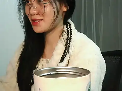 Snapshot of Nunaa18 chatting on February 10, 2026, 1:43 pm Nunaa18 online show from February 10, 2026, 1:43 pm