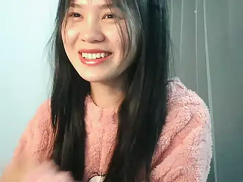 Snapshot of Nunaa18 chatting on December 3, 2025, 2:27 pm Nunaa18 online show from December 3, 2025, 2:27 pm