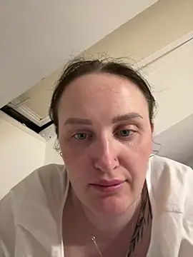 Snapshot of TomilaSi chatting on June 26, 2026, 9:42 pm TomilaSi online show from June 26, 2026, 9:42 pm