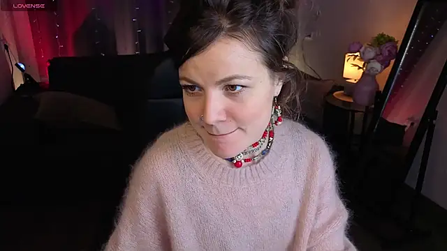 Marla Bri online show from November 25, 2025, 1:22 pm