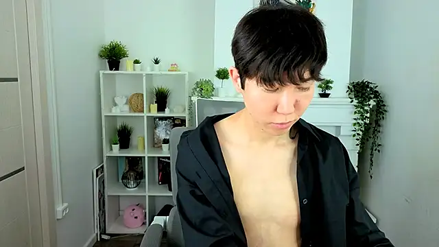 Snapshot of YugoAsian chatting on February 3, 2026, 12:32 pm YugoAsian online show from February 3, 2026, 12:32 pm