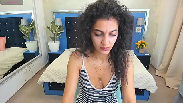 Yasminehot online show from December 3, 2025, 8:14 am