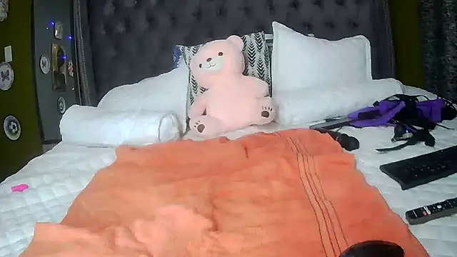 Snapshot of JuicyEbonyGoddess chatting on February 19, 2026, 10:18 pm JuicyEbonyGoddess online show from February 19, 2026, 10:18 pm