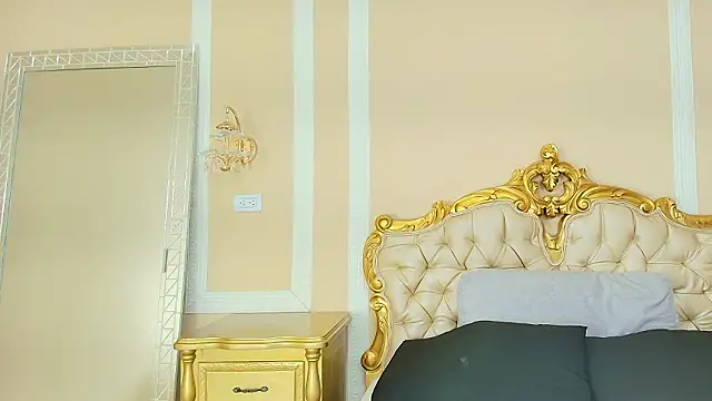 HallieStone online show from February 5, 2026, 12:56 pm