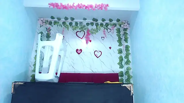 angelamanjarrezcm online show from December 15, 2025, 4:24 pm