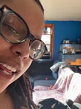 hazeleyedemonx13 online show from April 16, 2026, 9:39 pm