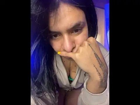 SaraAndrade  online show from January 16, 2026, 1:37 pm