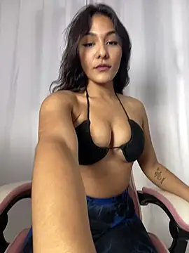 Laurapocahontas online show from January 14, 2026, 8:23 pm