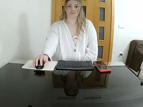 Adelyxveex online show from February 3, 2026, 11:43 pm