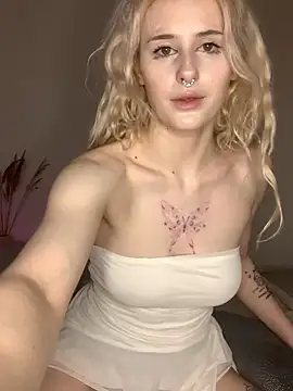 MilaElin online show from December 3, 2025, 10:09 pm