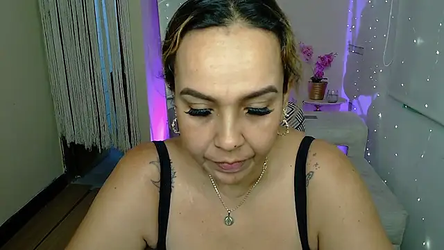 Snapshot of Aunty_milf chatting on July 2, 2026, 4:24 pm Aunty milf online show from July 2, 2026, 4:24 pm