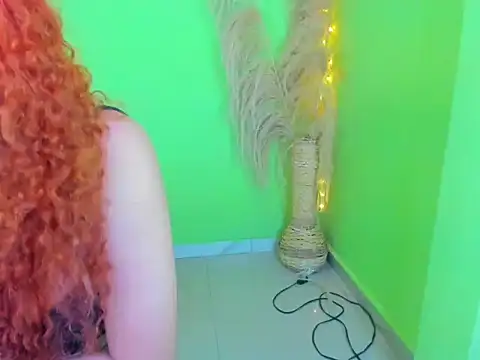 Snapshot of gwineth chatting on December 4, 2025, 12:20 am gwineth online show from December 4, 2025, 12:20 am