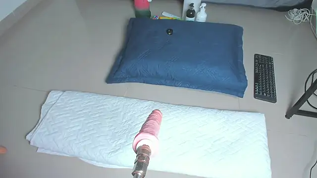 sophie 1  online show from February 6, 2026, 2:51 am