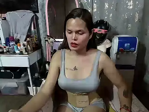 urSweetheart online show from April 16, 2026, 1:12 pm