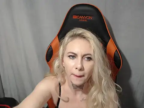 Snapshot of MissButterfly69 chatting on November 25, 2025, 5:24 pm MissButterfly69 online show from November 25, 2025, 5:24 pm