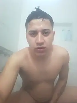 Alvarezz0202 online show from June 24, 2026, 12:15 pm
